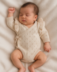 PRE-ORDER (begin okt) - Pointelle Overslag Romper | Almond